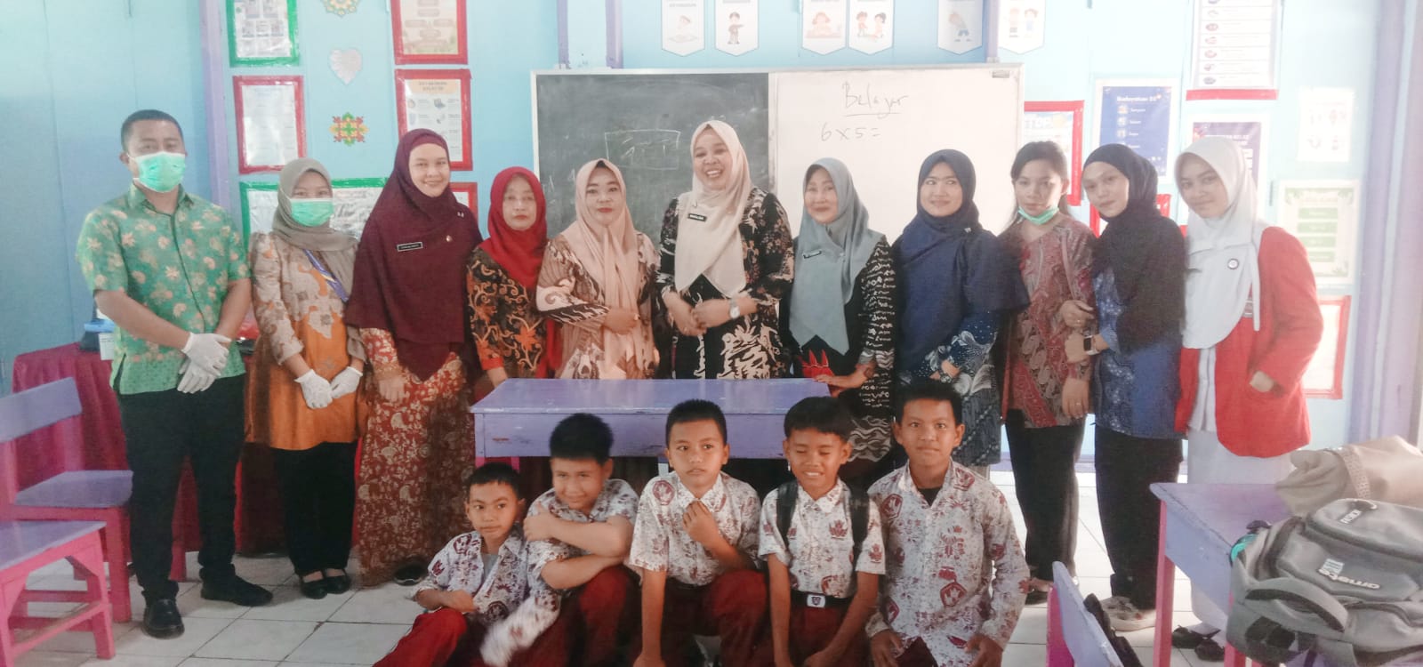 Petugas kesehatan Puskesmas Bajoe gencar melaksanakan Program BIAS 2025 dengan memberikan vaksin MR dan HPV kepada siswa SD dan MI di wilayah Tanete Riattang Timur, Bone, demi mencegah penyakit berbahaya sejak dini.