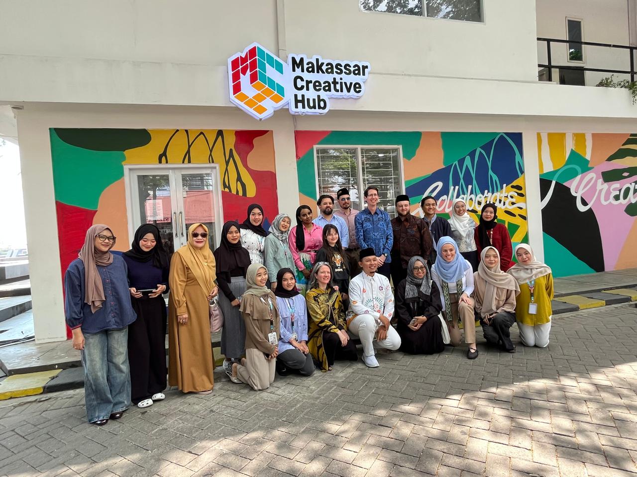 Konsulat Jenderal Australia di Makassar, Todd Dias, bersama tujuh delegasi Muslim Australia melakukan kunjungan ke Makassar Creative Hub (MCH) di Anjungan Pantai Losari, Selasa (23/9/2025).