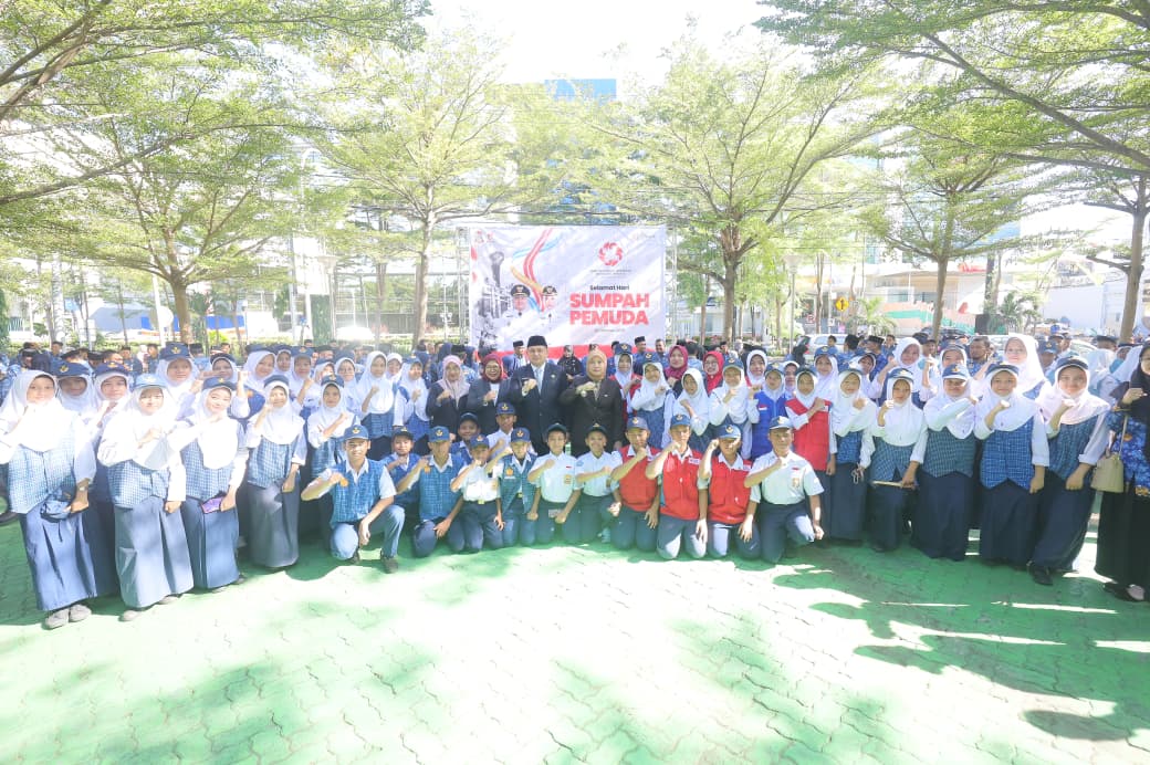 Upacara peringatan Hari Sumpah Pemuda (HSP) ke-97 tingkat Kota Makassar berlangsung khidmat dan sarat makna di halaman Balai Kota Makassar, Selasa (28/10/2025).