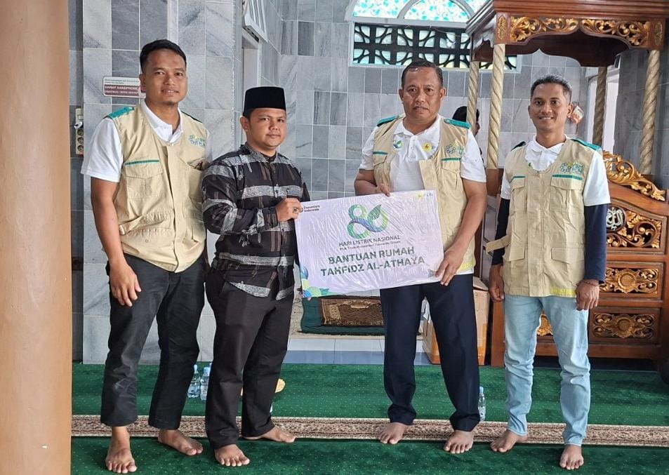 Dalam rangka Hari Listrik Nasional ke-80, PLN UP3 Bulukumba melalui YBM PLN menyalurkan bantuan sosial bagi masyarakat dan lembaga keagamaan. Kegiatan ini wujud kepedulian PLN dalam membawa terang tidak hanya lewat listrik, tetapi juga lewat aksi sosial yang penuh keberkahan.