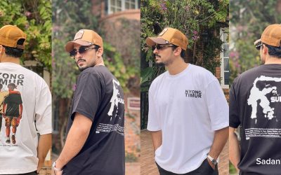 Model mengenakan koleksi kaos streetwear SA&KO seri Nyong Timur dan Sulawesi dengan artwork orisinal bertema Indonesia Timur.
